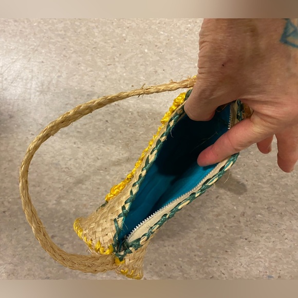 Handmade in The Bahamas, Straw Purse, great to have at the beach &/or pool. - Picture 2 of 2